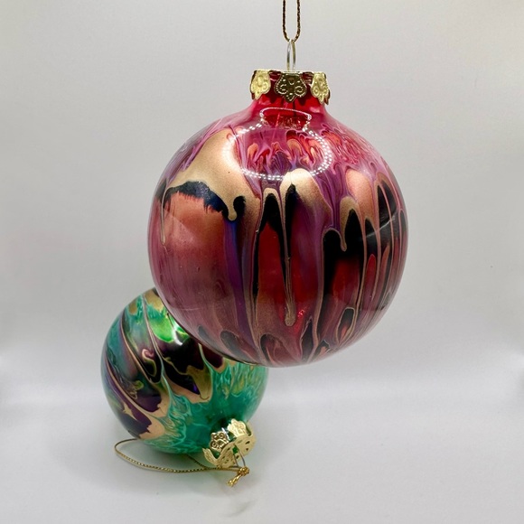 Pair of Marble Inside-Drip Painted Christmas Tree Glass Ball Ornaments - Picture 5 of 10